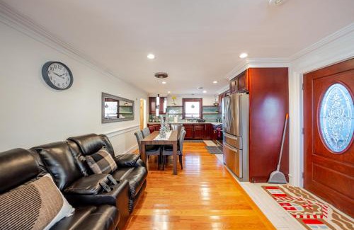 Quincy Apartment | 383 - 3BR Quincy - Chic House near Adams Park