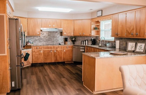 Fairlawn Heights House | 385 · Fairlawn Serenity Retreat