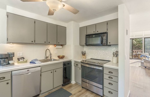 High Meadows Condo | 3871 Carmel Woodlands - Condo with Pool, Tennis