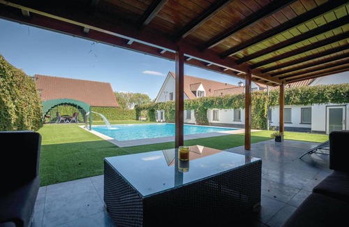 Kessel House | 388 m² House ∙ 12 bedrooms ∙ 30 guests
