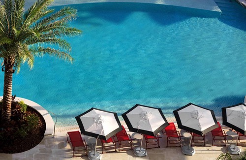 Seven Mile Beach Hotel | 392 m² Hotel ∙ 2 bedrooms ∙ 127 guests