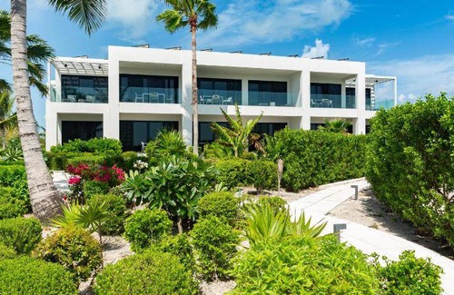 Long Bay Resort | 397 m² Resort ∙ 4 bedrooms ∙ 8 guests