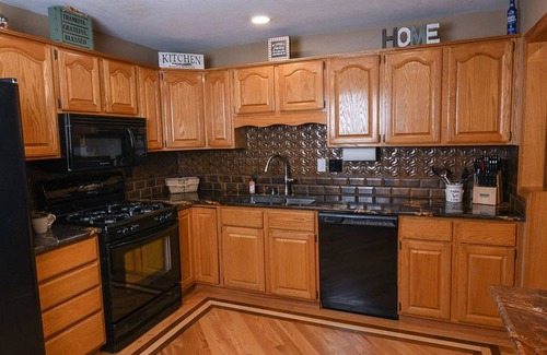 Thornton House | 3bd/2ba house, 20 min to Denver, close to lightrail, park