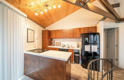 Bedford House | 3BD/3BA Roundhouse Retreat near Bedford Springs, where breathtaking views await!