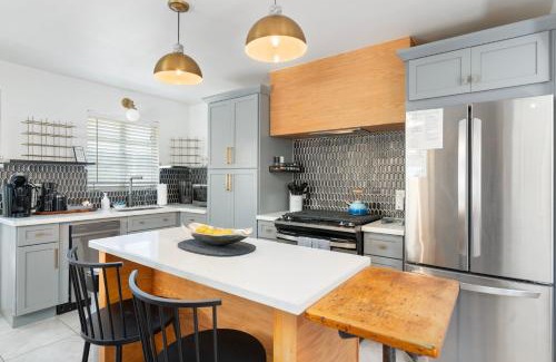 Encanto House | 3BD Hot Tub Private Casita Downtown Location