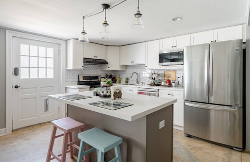 Marlyville - Fontainebleau Apartment | 3BDR Eclectic Apartment - For Families - Quiet - just walk to Tulane University
