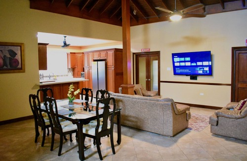 Saint Andrew House | 3Bdrm, A/C, Wi-Fi, Washer & Dryer - Spacious House