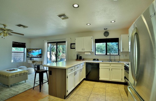 Casas Adobes House | 3BDRM Escape at Casa Yahan near Omni, Saguaro Park