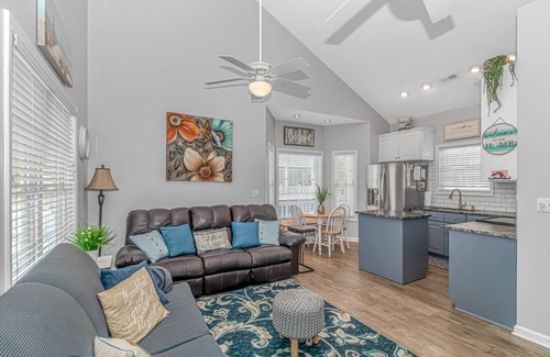 Surfside Beach House | 3bed 2bath Ocean Lakes with golf cart and king bed