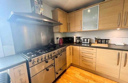 Sefton Park House | 3Bed Listed Beauty near popular Lark Lane!