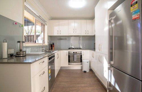 Dundas House | 3bedroom Townhouse at Dundas