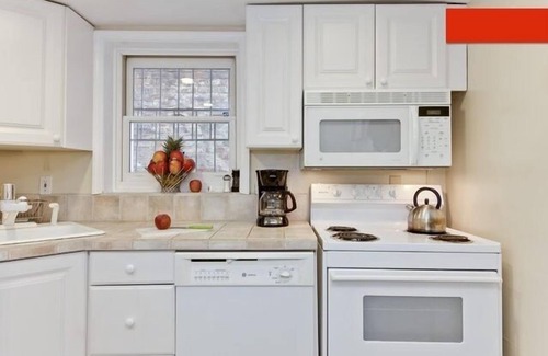 Dupont Circle Apartment | 3Beds/Kitchen/OptionalParking in Heart Dupont-DC