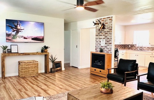 Hico House | 3BR, 1.5BA with covered parking minutes from downtown.