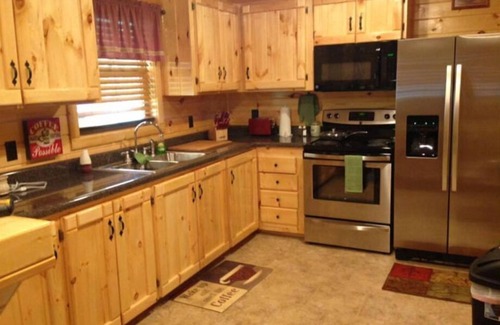 Lejunior Cabin | 3BR 2 Bath house with full kitchen, living room, and hot tub.