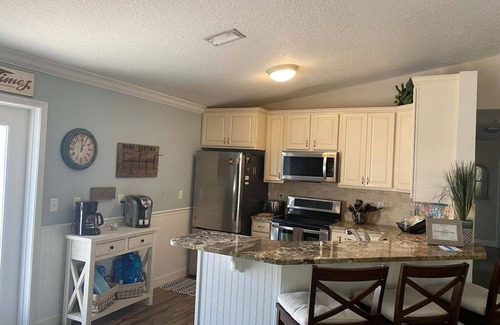 Vilano Beach House | 3BR | 2 Bath | Outdoor Kitchen & Hot Tub | 2 blocks from the beach