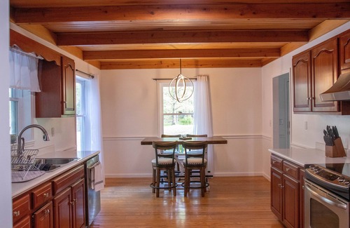 Farmers House | 3BR 3 Bath home with hot tub eight minutes from Cave Run Lake