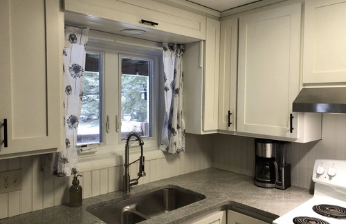 Waitsfield Apartment | 3BR Apartment in beautiful Waitsfield close to skiing, shopping, dining, hiking