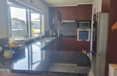 Whangamata House | 3BR Coastal Retreat with Deck & BBQ
