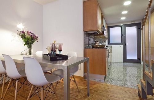 El Putget i Farro Apartment | 3BR Duplex Apartment near Park Guell Barcelona
