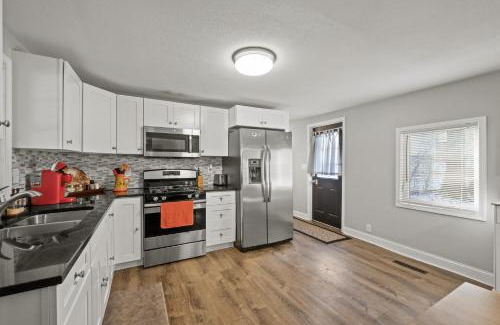 North End House | 3BR free parking free Wi-Fi near dntown St Paul