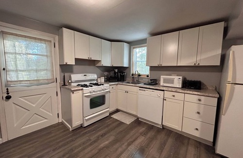 Wildwood House | 3BR Hampton Easy Downtown Access, quiet retreat with lots of privacy