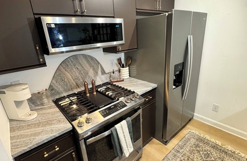 Hilliard Condo | 3BR Hilliard Luxury Condo: 5min Walk to Target, 10min Walmart, 10min Drive OSU!