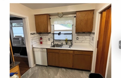Detroit House | 3BR home 20’ Dtn Detroit, near Corewell Health Hos, Meijer’s Major Bus Routes