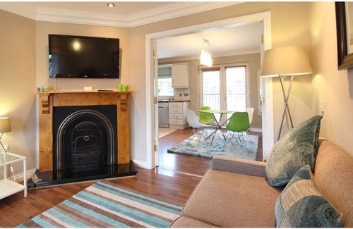 Dungannon Apartment | 3BR House Sleeps 5 Near Town Centre