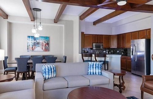 Downtown San Antonio Condo | 3br PR Condo Downtown Views & Rooftop Pool!