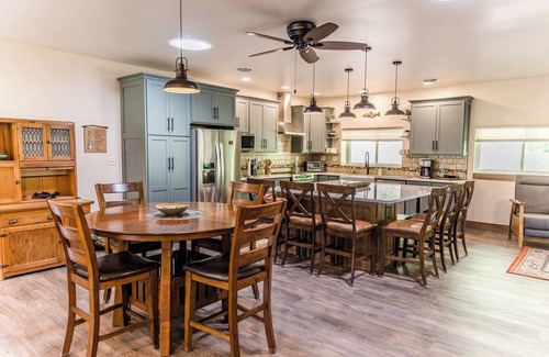 Bedford House | 3BR remodeled ranch style home close downtown. Quiet and peaceful