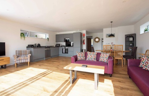 East Wittering House | 3BR Stylish Home, Sea View, Walk to East Wittering