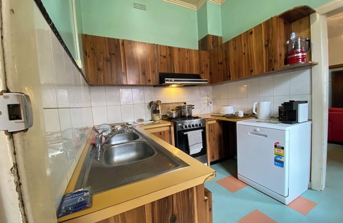 Northcote Apartment | 3BR Unit in the Heart of Beautiful Northcote