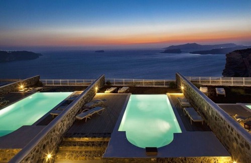 Megalochori House | 3BR Villa Private Pool Caldera & Volcano View