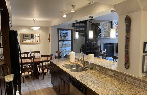 Vail Condo | 3BR w/loft Located in the heart of Vail Village, parking, hot tub & pool!