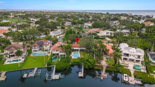 Snell Isle House | 3BR Waterfront Gem Pool Dog Friendly