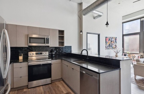 Fairmount Apartment | 3BR with Gym, Game Room, Center City| The Sunlight Apt
