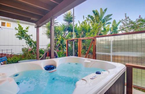South Park House | 3BRB with Bonus Bedroom, Hot Tub, Tropical Oasis