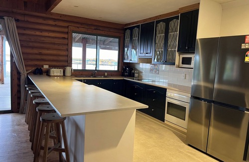 Alexandrina House | 3fams/16people - Large House, Lake access & view, large property