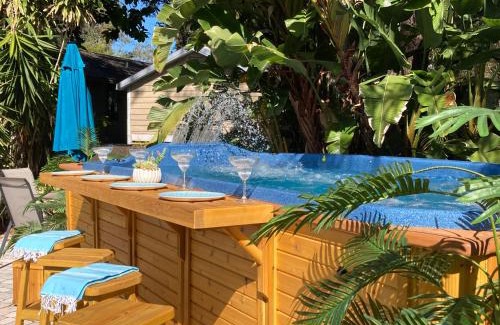 Ozona Hotel | 3Gulls Inn Ozona-Boutique Hotel-Steps from Restaurants & Brewery-SwimSpa Pool-Pet Friendly
