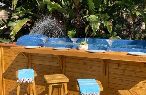 Ozona Hotel | 3Gulls Inn Ozona-Boutique Hotel-Steps from Restaurants & Brewery-SwimSpa Pool-Pet Friendly