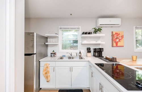 Southeast Raleigh Apartment | 3mi to Dwtn | Hot Tub & Fire Pit