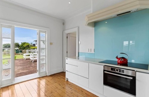 Orakei Apartment | 3min to beach 4 bedroom villa