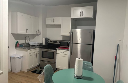 Frankford Apartment | 3rd fl 2-bedroom near Temple ER & Trauma