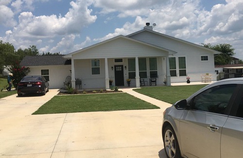 Weatherford House | 4/2.5 w/pool