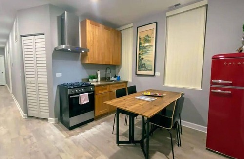 Armour Square House | 4 #2N - 4 Bedroom/4 Bath Condo - McCormick Place, Wintrust Arena, Chinatown