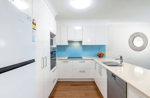 Corlette House | 4-49 Bonito St - small dog friendly, air con & Wi-Fi