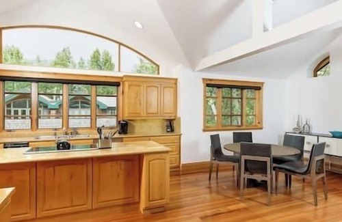 Aspen House | 4/5 Aspen Gorgeous Core Townhome, Ski, Sleeps 12!