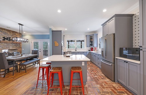 Waleska House | 4.9-Star Rated, Stunning 3600 SF House on Golf Course