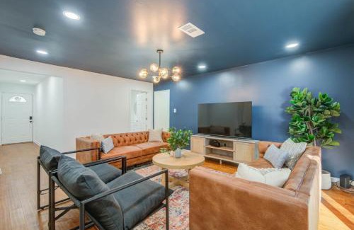 Woodlake - Briar Meadow House | 4-BD Mid-Modern Century with Firepit & Playground