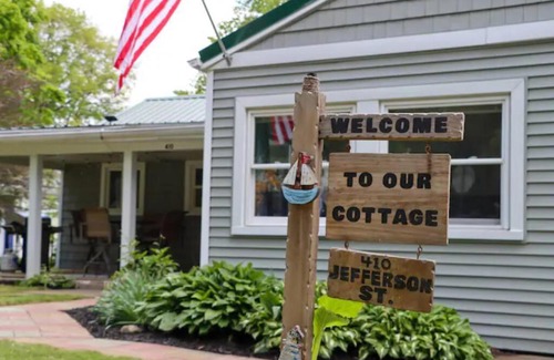 Edinboro House | 4 bdr Cottage, Edinboro Lake Views, Dogs Welcome